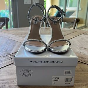 STEVE MADDEN FESTIVE SILVER HEELS